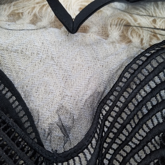 Fashion Nova Black Blouse - Picture 3 of 4